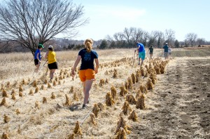 Members of the Macalester GeoClub help Mac alums Alex McKiernan and Chloe Diegel. This year, McKiernan suffered a spinal injury in a car accident that left him unable to work, leaving a backlog of unfinished field preparartion. Photo courtesy of Jeff Thole.
