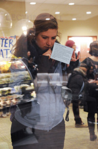 Kelsee York ’18 casts her ballot in Minnesota’s caucus. Photo by Maya Rait ’18.
