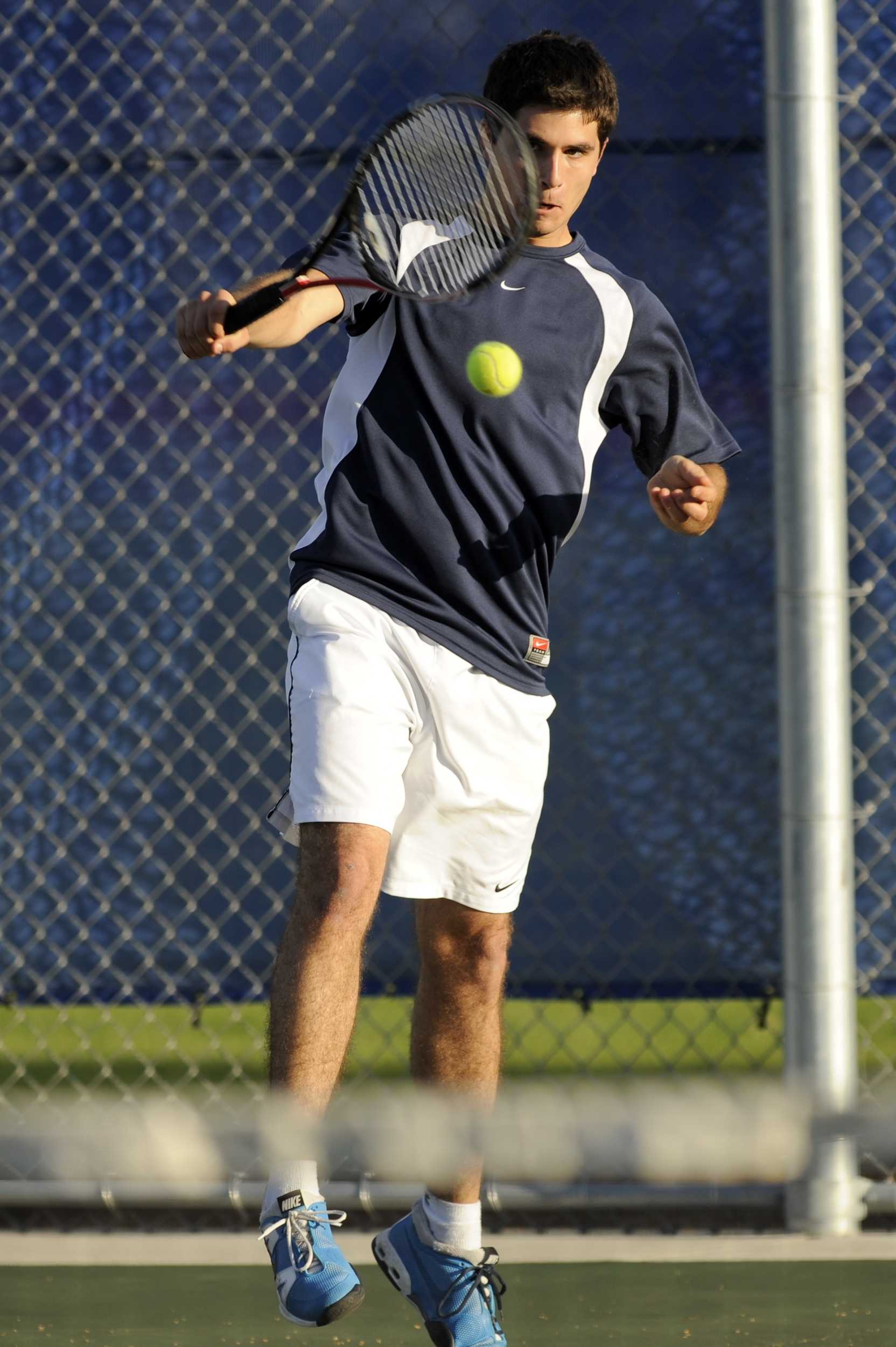 Men’s tennis team looks to start season on winning note - The Mac Weekly