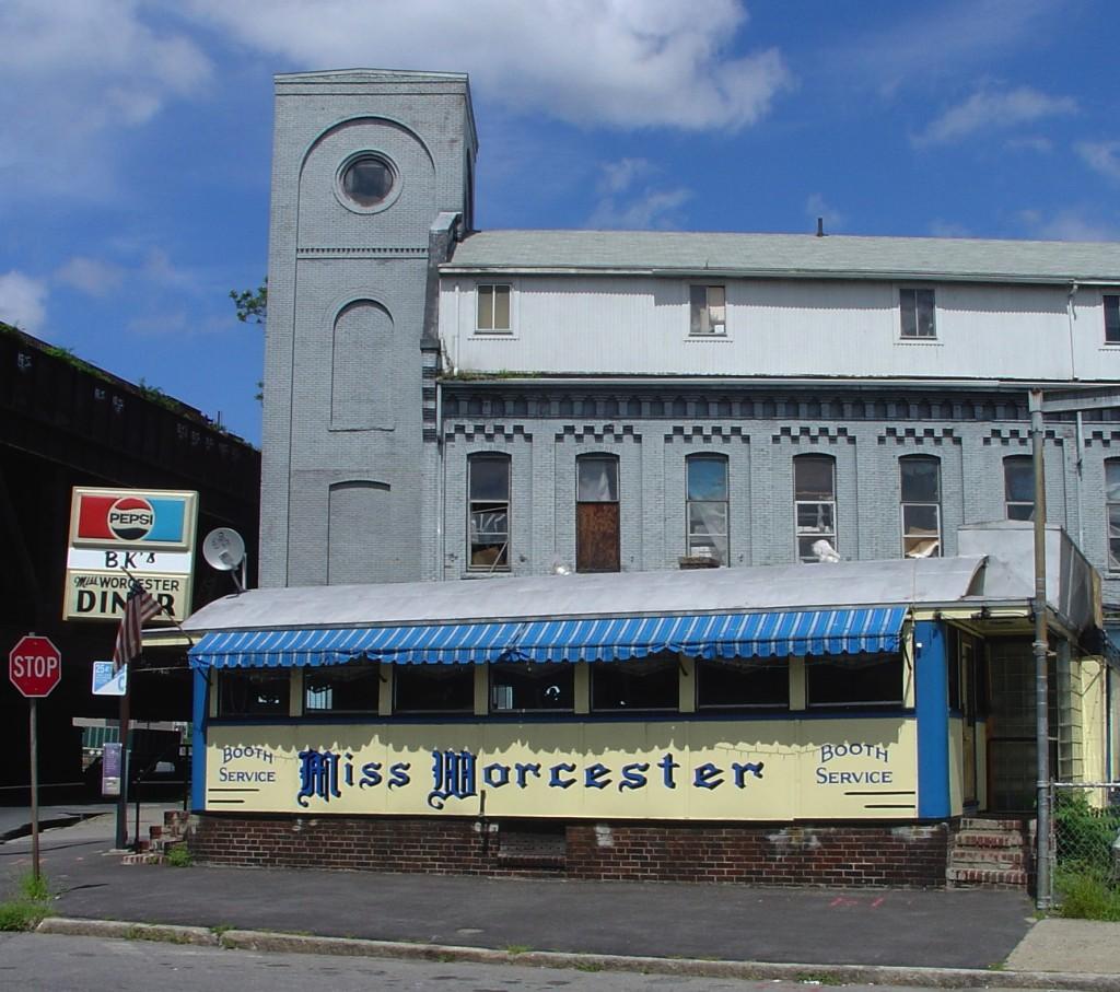 The Miss Worcester diner in Worcester, Massachusetts.  Photo by Elizabeth Thomsen and posted to Flickr under fair use. 