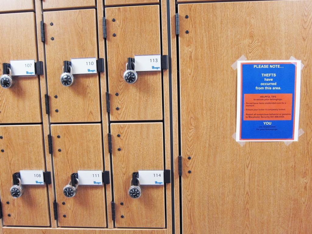 A sign warns students of repeated thefts in the storage locker area of the Janet Wallace Fine Arts Center over the past few weeks. Photo by Naomi Guttman ’16.