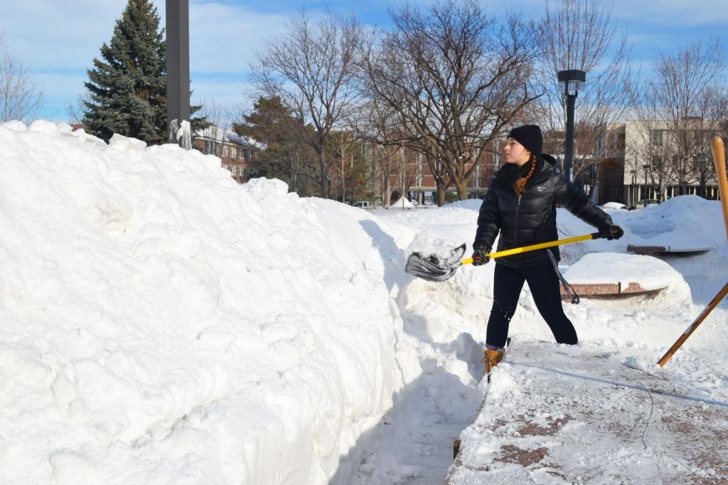 +Maya+Benedict+%E2%80%9917+shovels+on+the+morning+of+Tuesday%2C+February+18+after+a+Sunday+snowfall.+Benedict+has+been+a+member+of+grounds+crew+since+last+semester.+