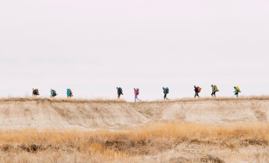 The+Macalester+students+explore+the+Badlands.+Photo+by+Marin+Stefani+%E2%80%9918.
