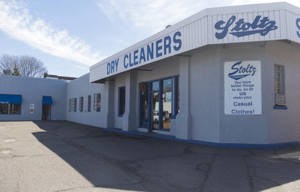 Stoltz Cleaners sits on the intersection of Snelling and Grand Avenue and until recently was a property prospect for the High Winds Fund. The High Winds Fund’s interest in the property ended after their environmental review found petroleum pollution and toxic dry cleaning chemicals. Photo by Josh Koh ’18.