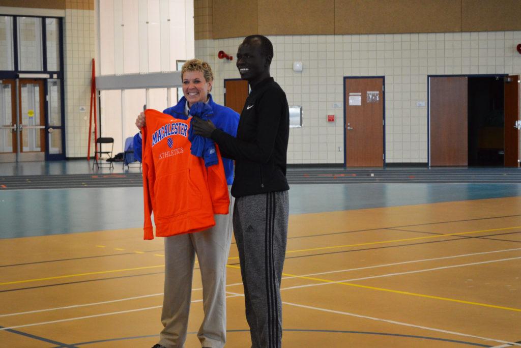 Athletic director Kim Chandler gifts Pur a Macalester Athletics sweatshirt. Photo by Rajnee Persaud ’19.