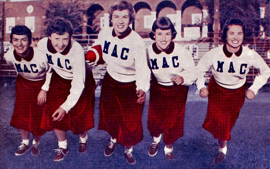 Photo+of+past+cheerleaders+at+Macalester+College.+Photo+taken+from+The+Mac+Weekly+archives.