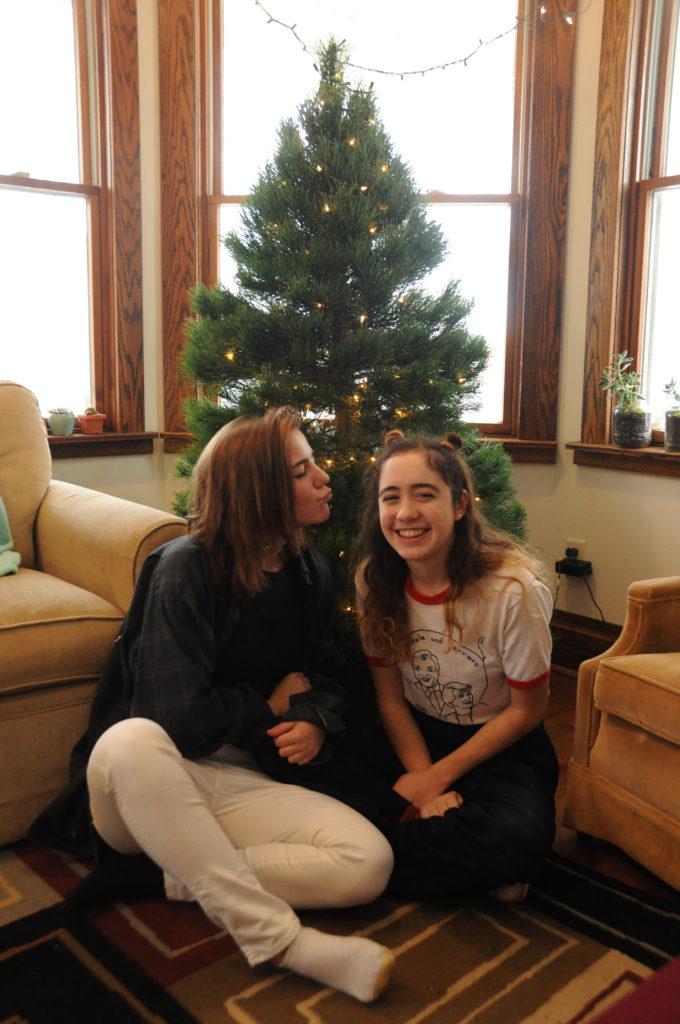 Mara Short ’18 and Julia Sullivan ’18 at home. Photo by Maya Rait ’18.