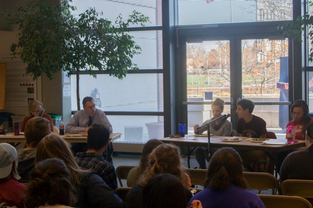 Noah Stieglitz ’18 addresses MPIRG’s town hall on wages and labor at Macalester. Photo by Carmen Bustamante ’18. 