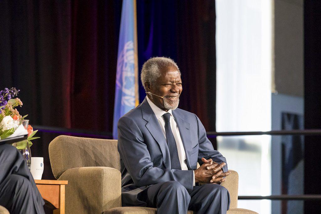 Kofi Annan ‘61 in coversation with President Brian Rosenberg at the Leonard Center in May. Annan died in August, leaving a towering legacy at his alma mater. Photo courtesy of Macalester Communications and Marketing. 