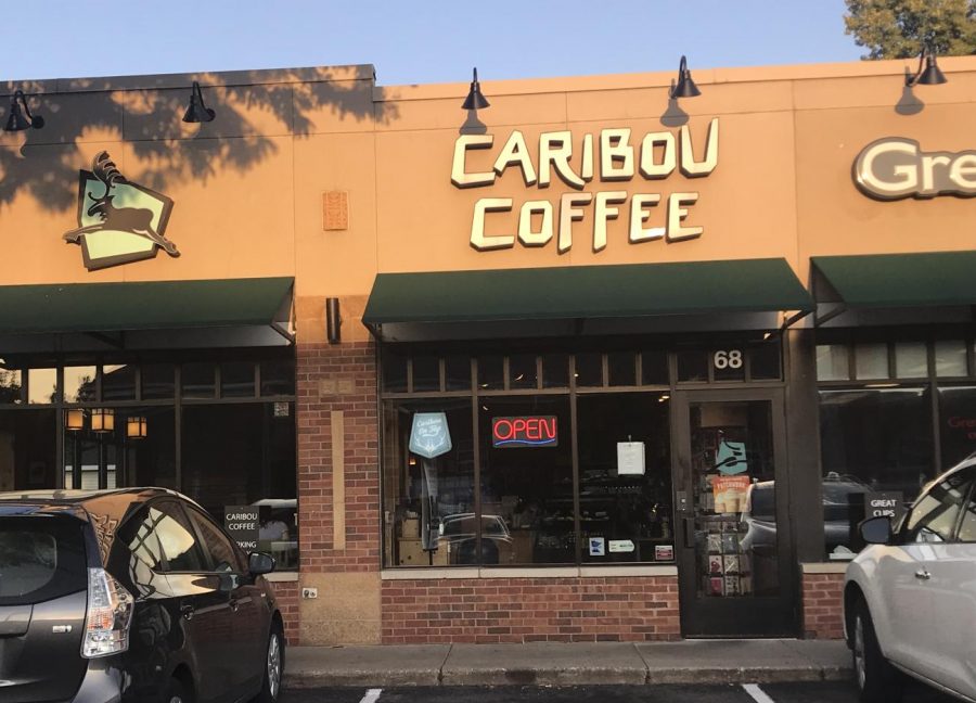 Photo of Caribou Coffee on 68 Snelling Avenue, across the street from Macalesters campus. Photo by Lindsay Weber 21.