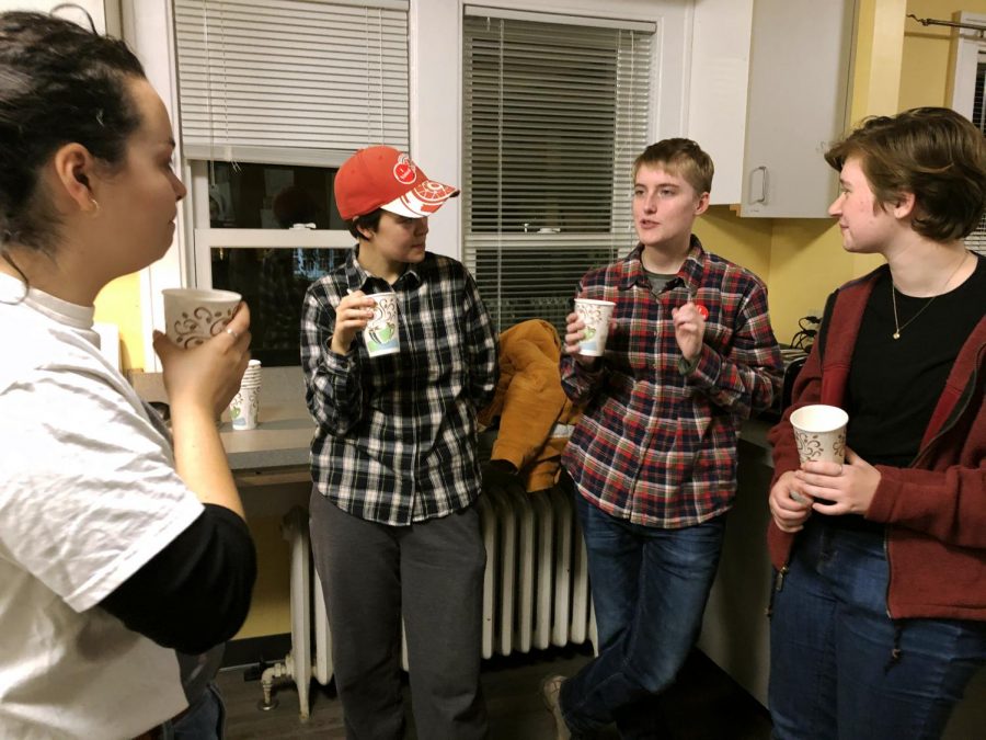 Zoe Allen ’22, Daria Chamness ’21, Erin Webb ’21 and Teddy Holt ’22 chat and drink swamp tea in the Cultural House kitchen. Photo by Lily Denehy ’22