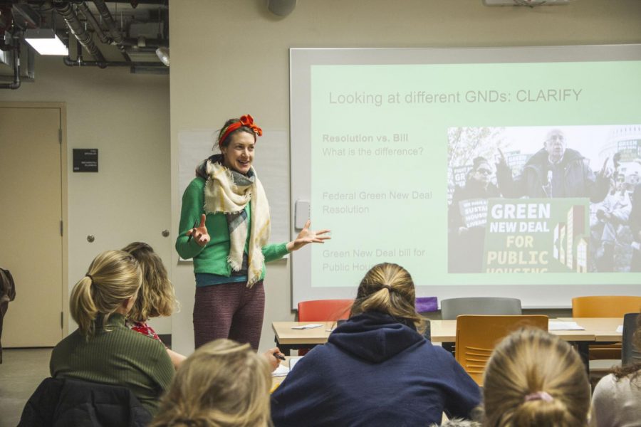 MN350 hosts informational session on proposed Green New Deal. Photo by Celia Johnson ’22.