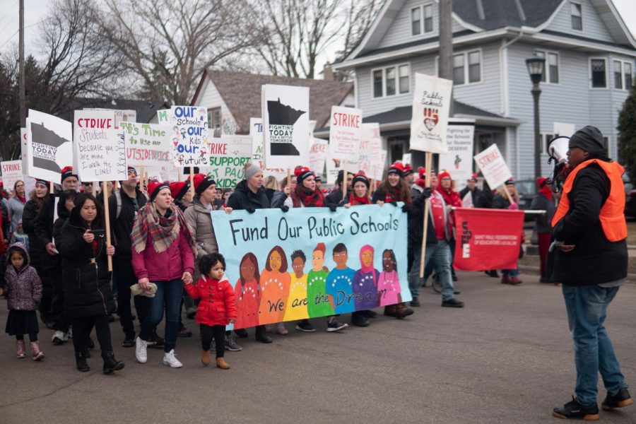 Mac community mobilizes to support St. Paul educators strike (+photo story)
