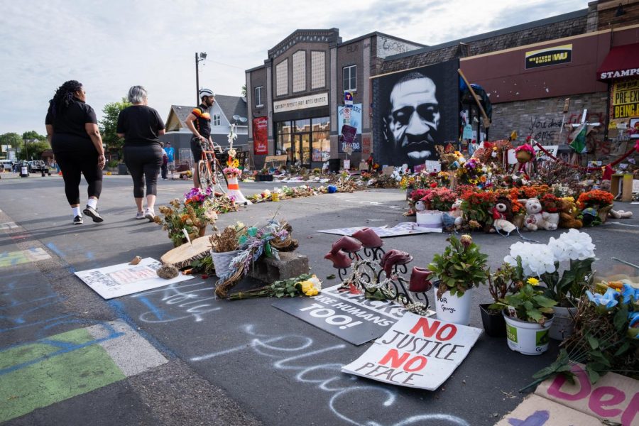 In the weeks since four former Minneapolis police officers murdered George Floyd at E 38th St. and Chicago Ave., community members have transformed the intersection into a memorial. Kori Suzuki for The Mac Weekly.