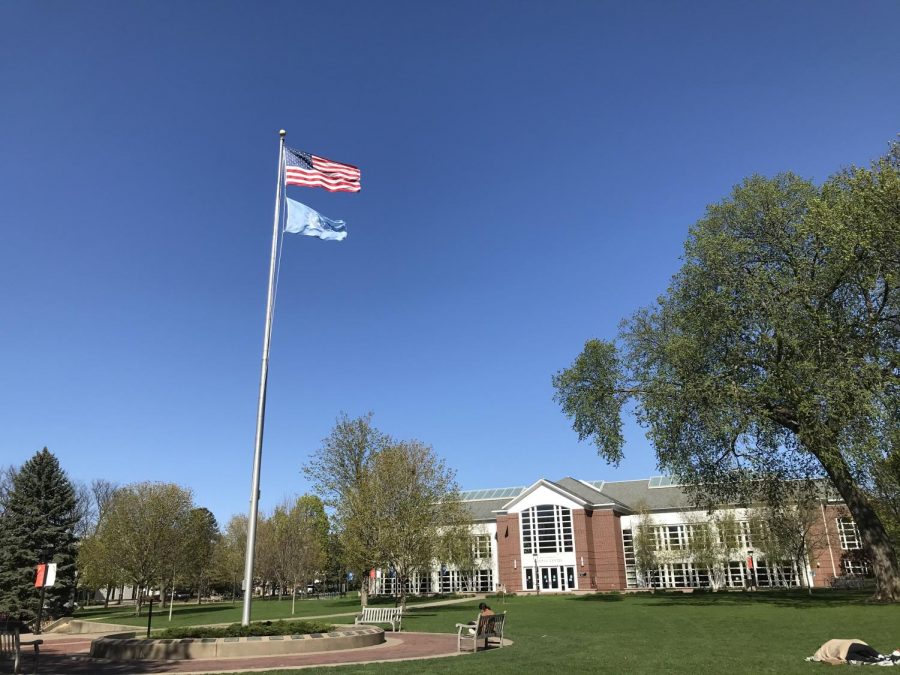 Macalester flies both the US flag and the UN flag on Old Main Lawn. Photo by Hannah Catlin 21