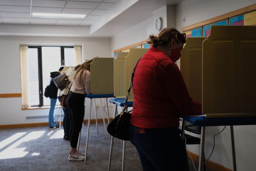 Voters fill out their ballots at Macalester Plymouth United Church on Election Day, November 3, 2020. Photo by Kori Suzuki 21.