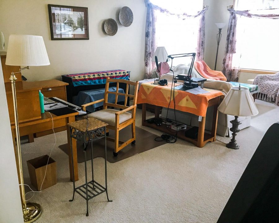 A makeshift recording studio Cogen set up at her grandmother’s house in November. Photo by Milly Cogen ’21.