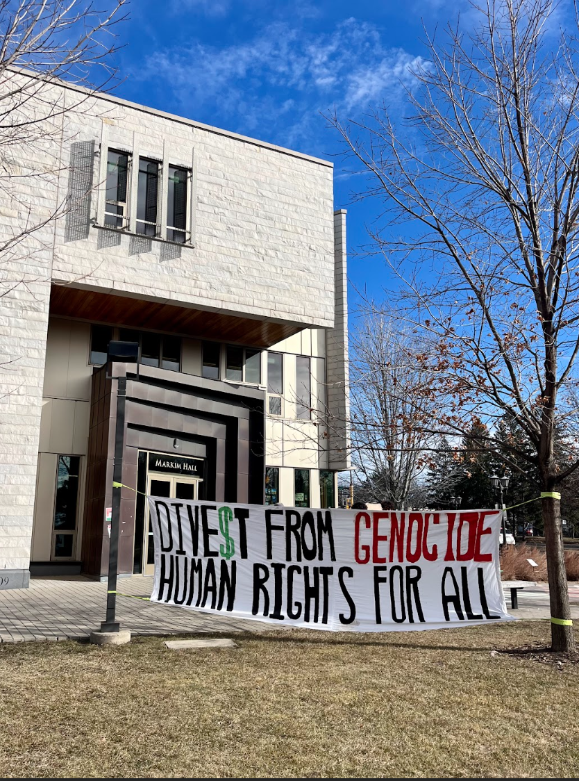 Mac for Palestine banner outside Markim Hall on March 5. Photo by Mandy Week ’25.
