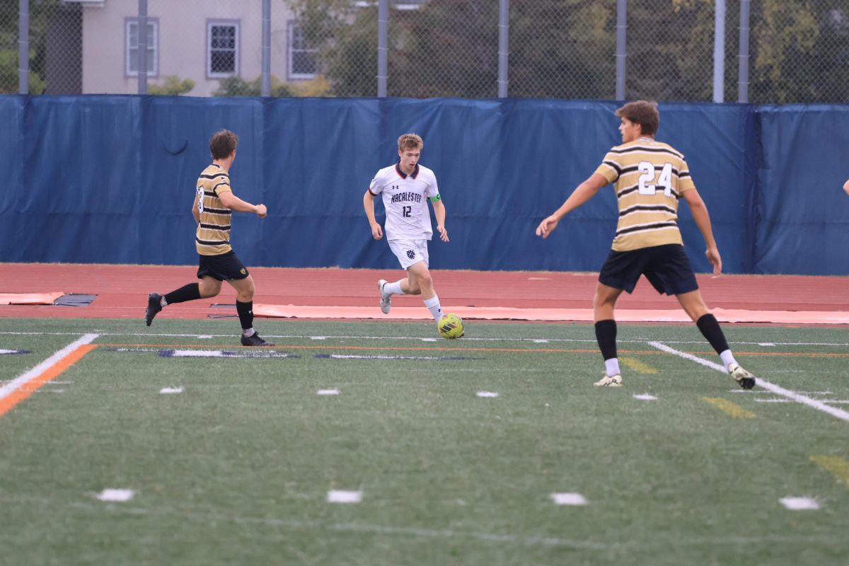 Elijah Edelman ’27 gets his head up while dribbling the ball.