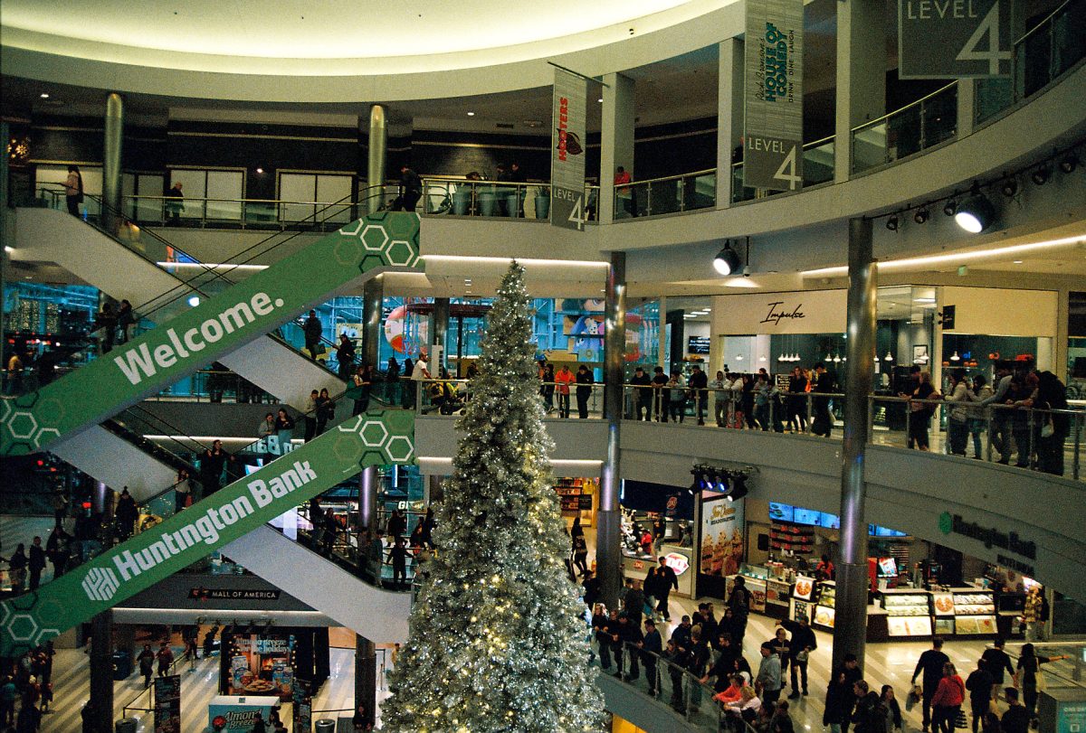 Crowds flock to MoA for Black Friday
